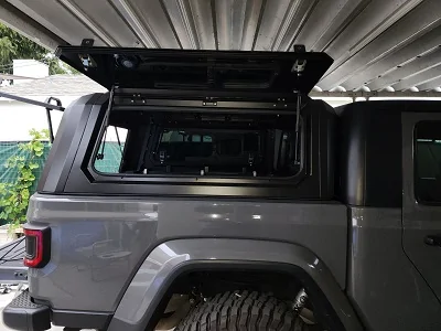 Jeep Gladiator Aftermarket tailgate cap image000000(1)