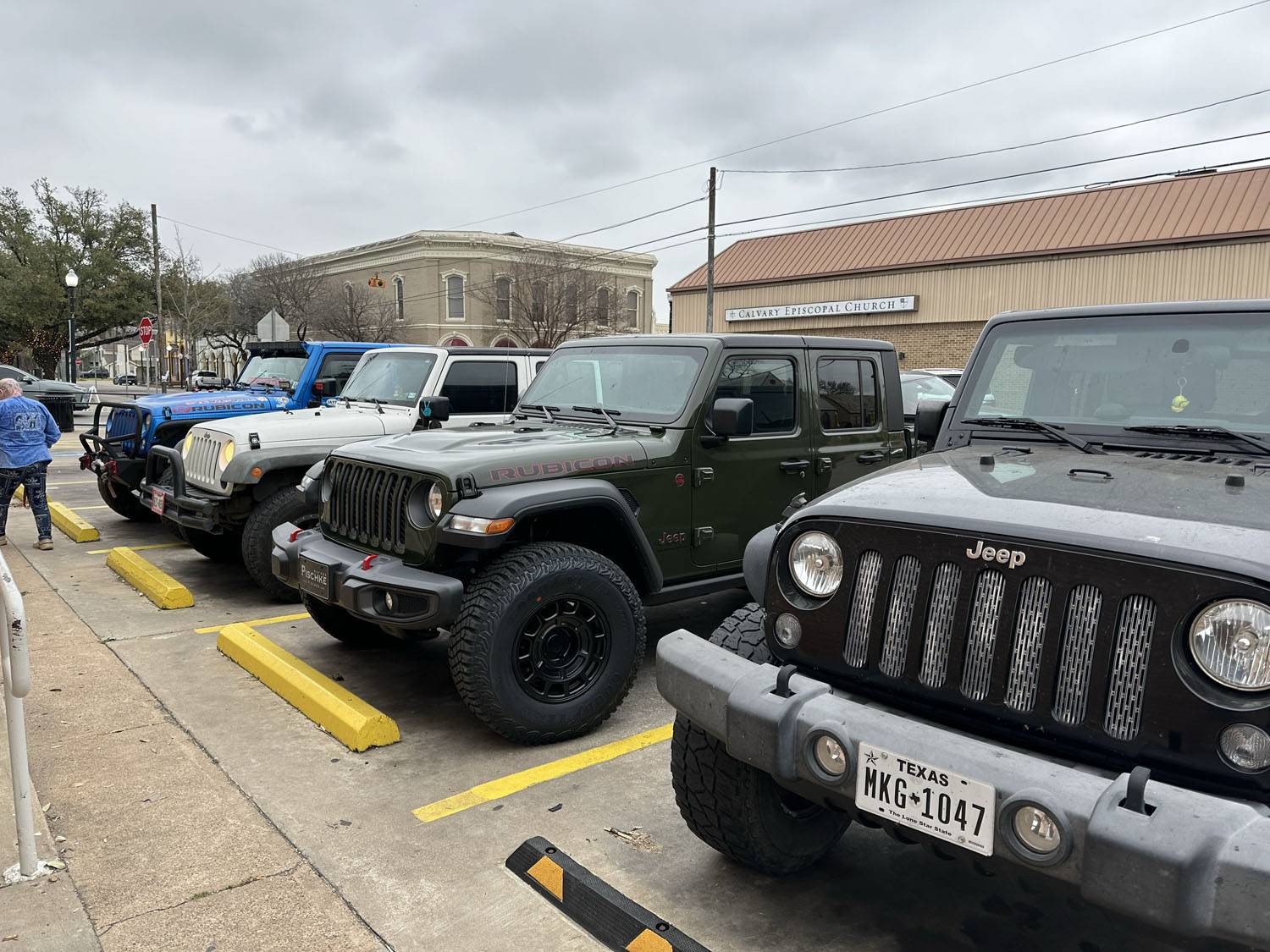 Jeep Gladiator Jeeps Parking Next To Jeeps IMG_8269