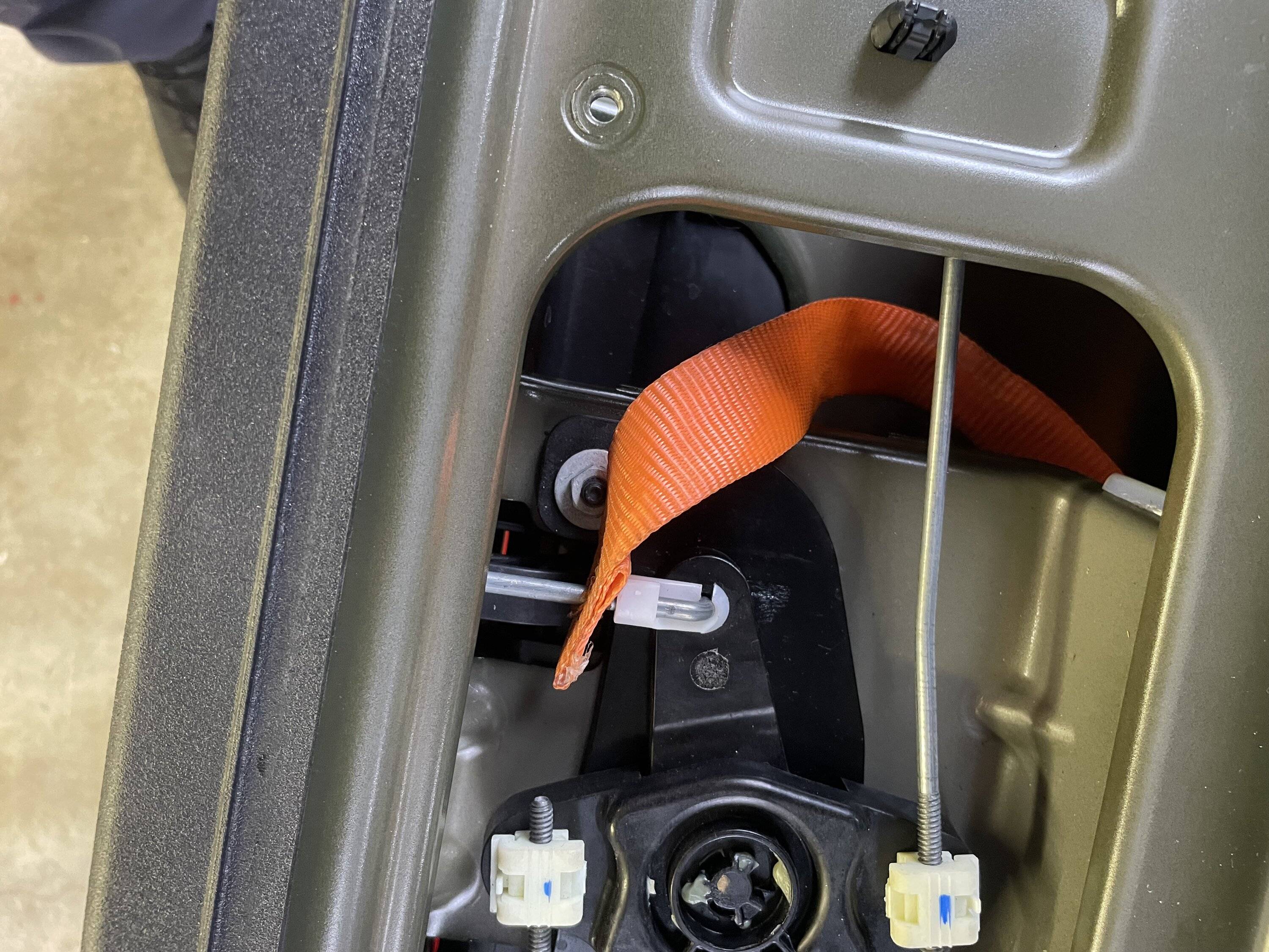 Jeep Gladiator Inside the bed tailgate latch release IMG_1021