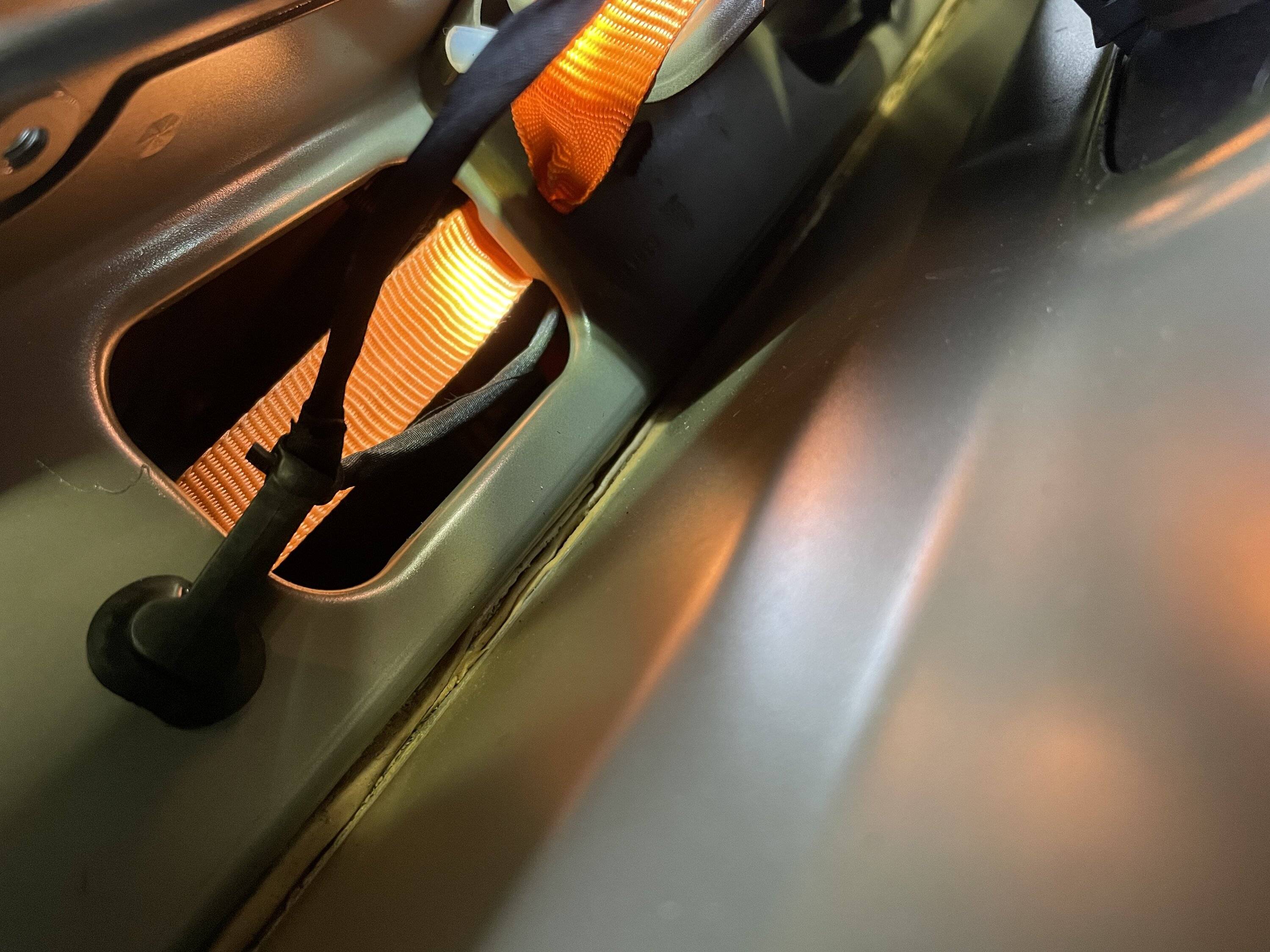 Jeep Gladiator Inside the bed tailgate latch release IMG_1022
