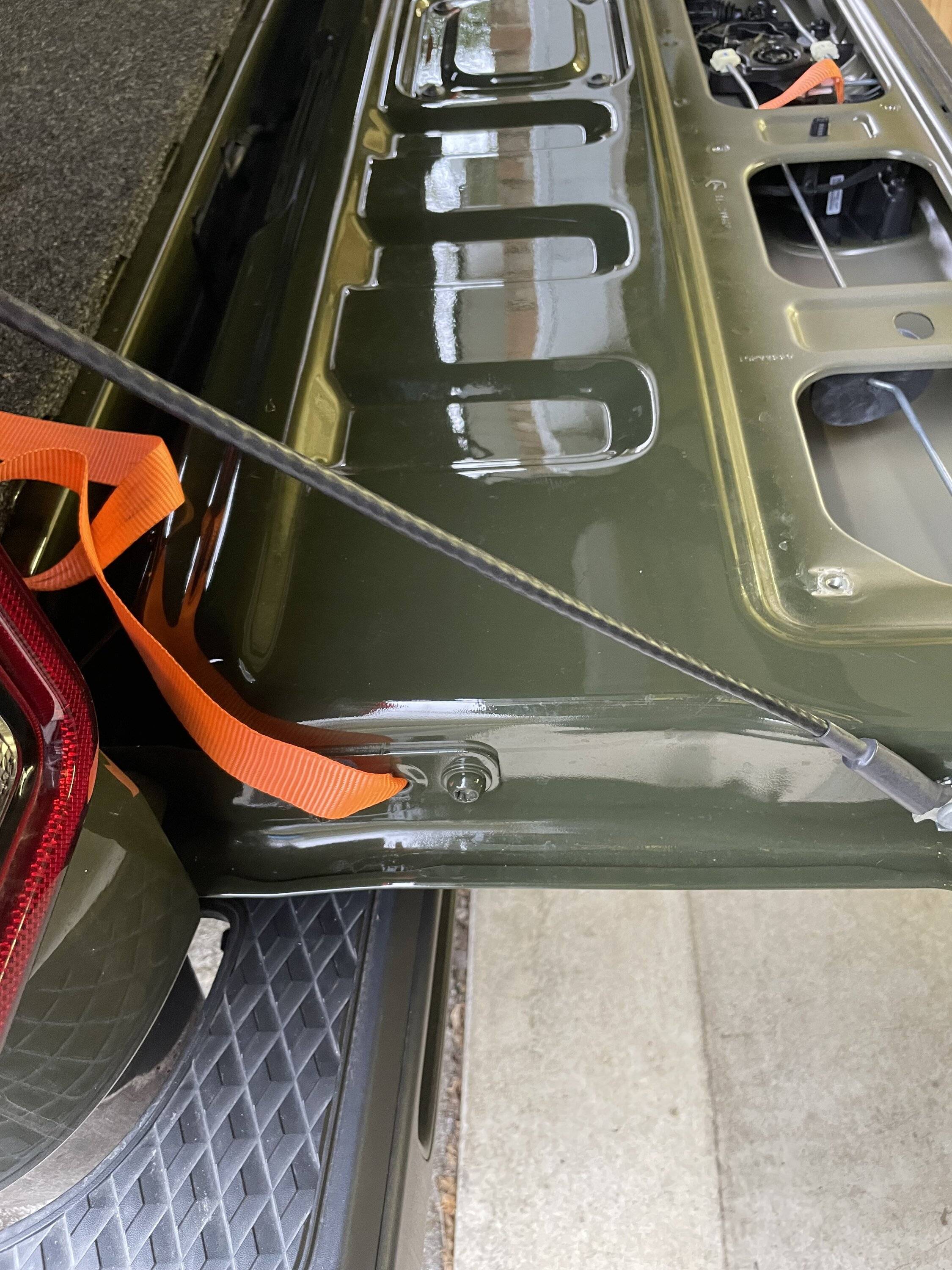 Jeep Gladiator Inside the bed tailgate latch release IMG_1023