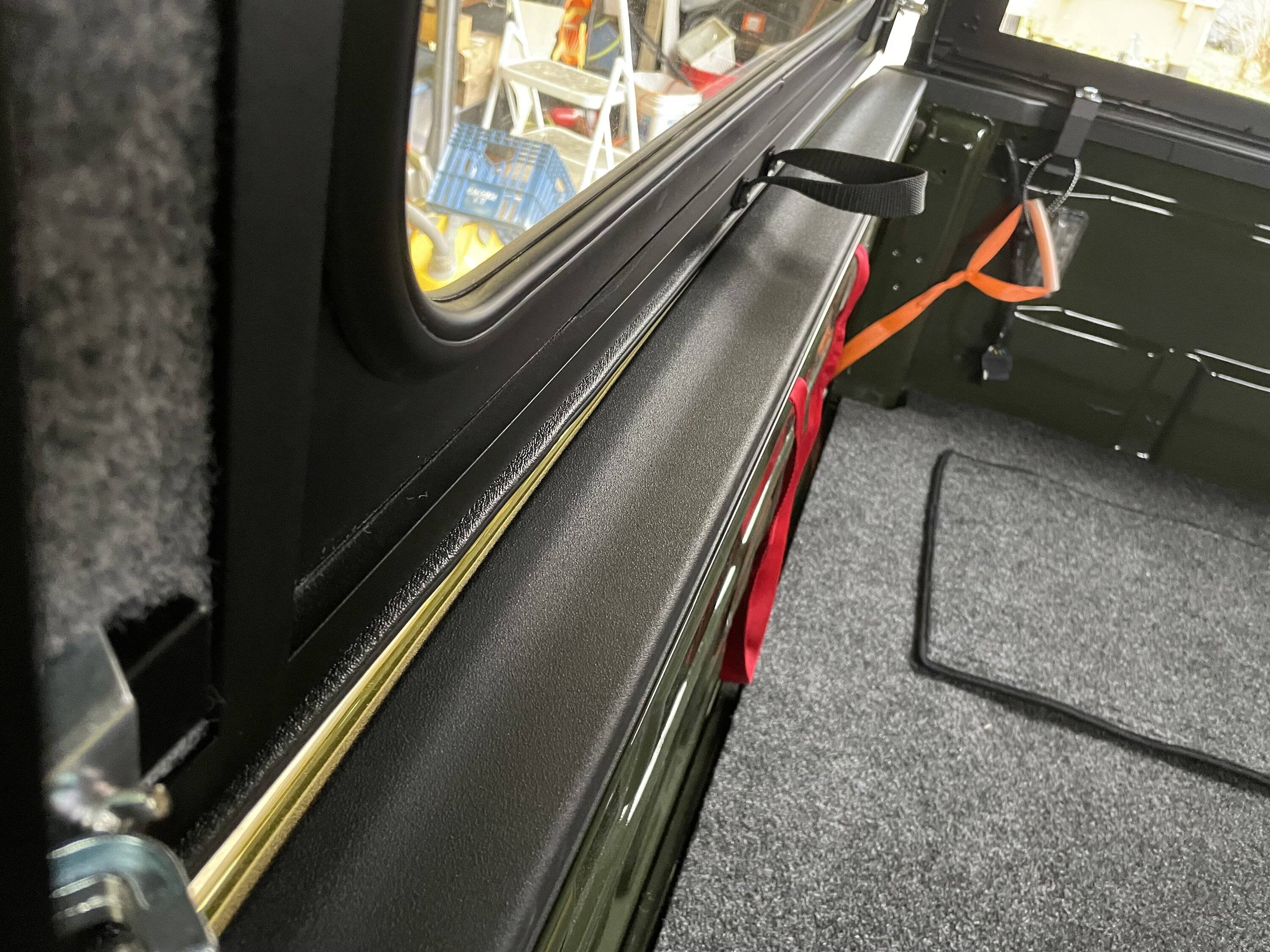 Jeep Gladiator Inside the bed tailgate latch release IMG_1028
