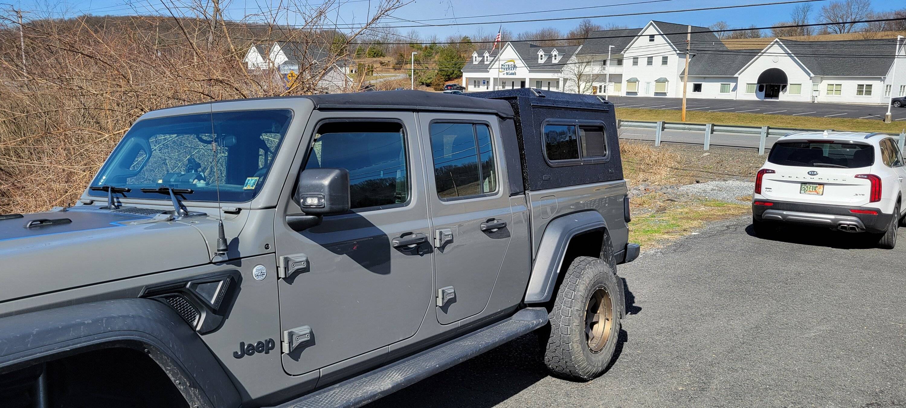 Jeep Gladiator My DIY bed cap 20240308_111128