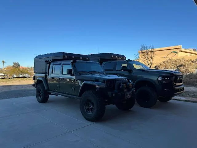 Jeep Gladiator DRs 2021 AEV JT370 with Alu-Cab Canopy Camper IMG_0164