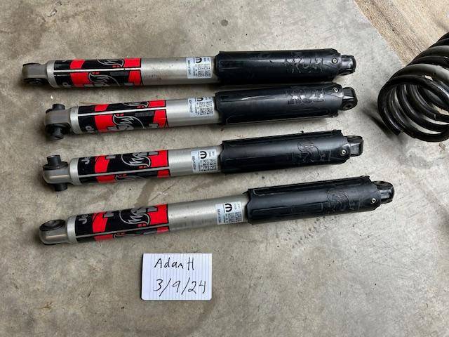 Jeep Gladiator Rubicon Fox Shocks and springs shocks
