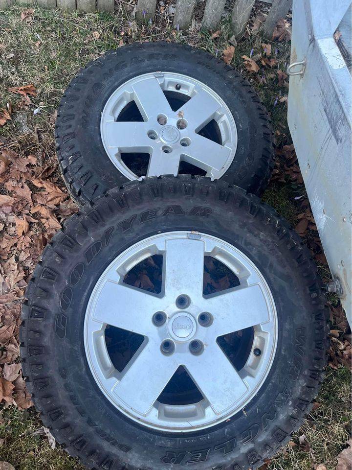 Jeep Gladiator Set of 5 Jeep rims wheels 18" 428207466_7128796477169957_1617391271539945783_n