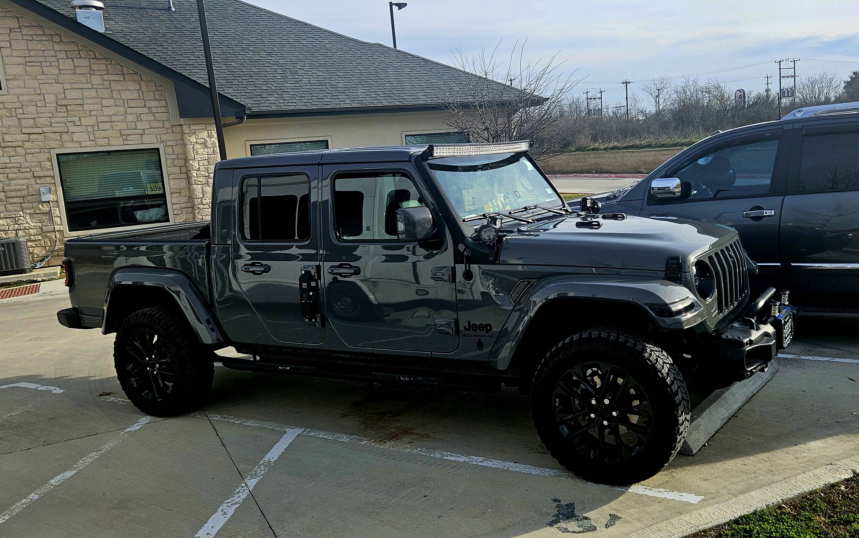 Jeep Gladiator Cleaned up and shiny! 20240131_163341