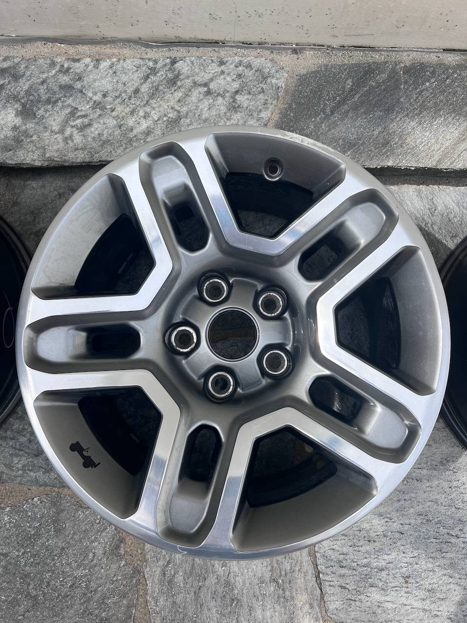 Jeep Gladiator Jeep Satin Carbon OEM Wheels (77072494AB) 17" Wheels - 3