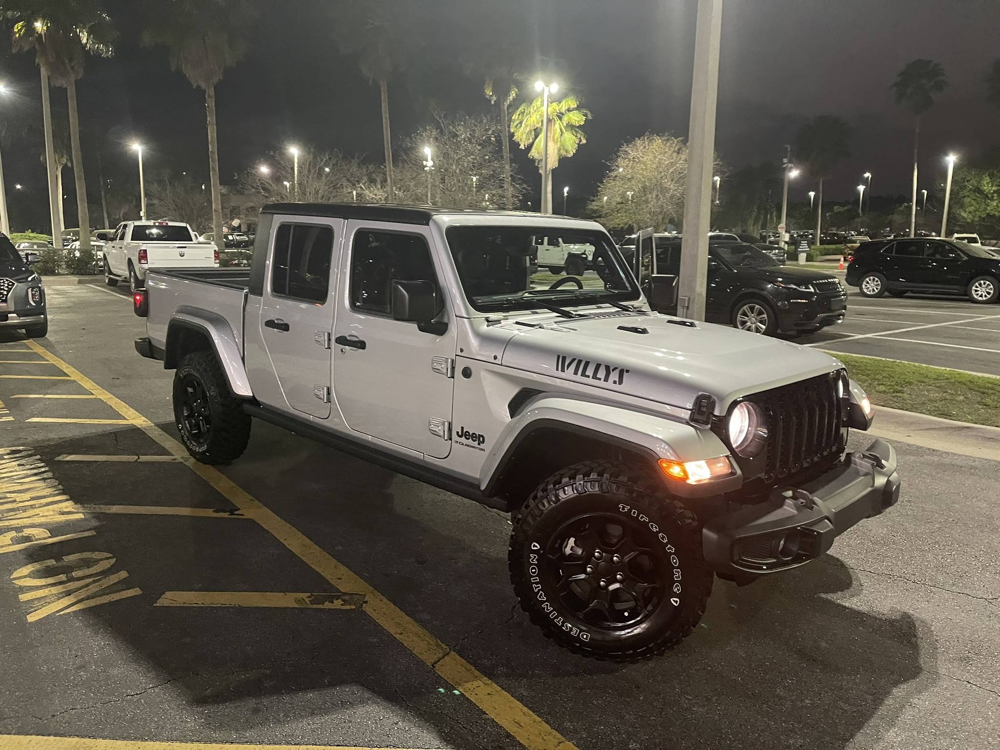 Jeep Gladiator SILVER ZYNITH Gladiator JT Club 5F6E11CD-F184-4B41-BEEB-C1AB72C0349C