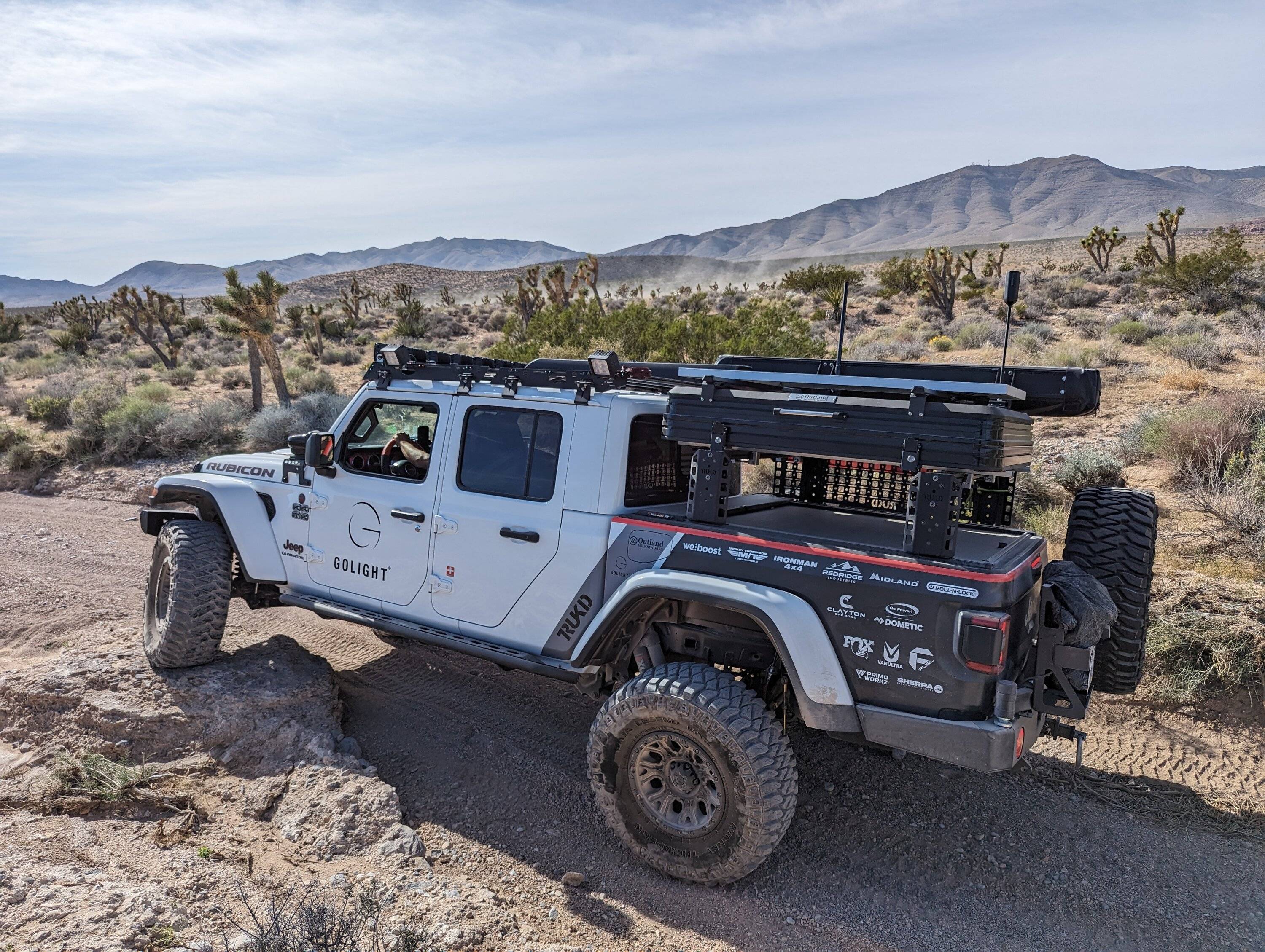 Jeep Gladiator Bed racks and roll-up hard-top tonneau covers? PXL_20231104_202829184