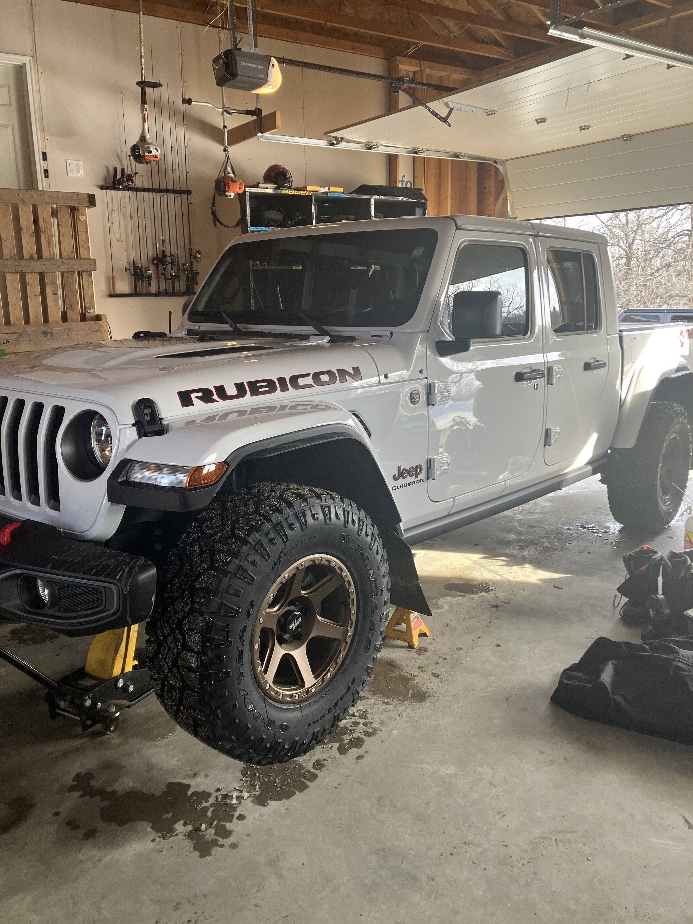 Jeep Gladiator New 23 White JTRD owner IMG_3021