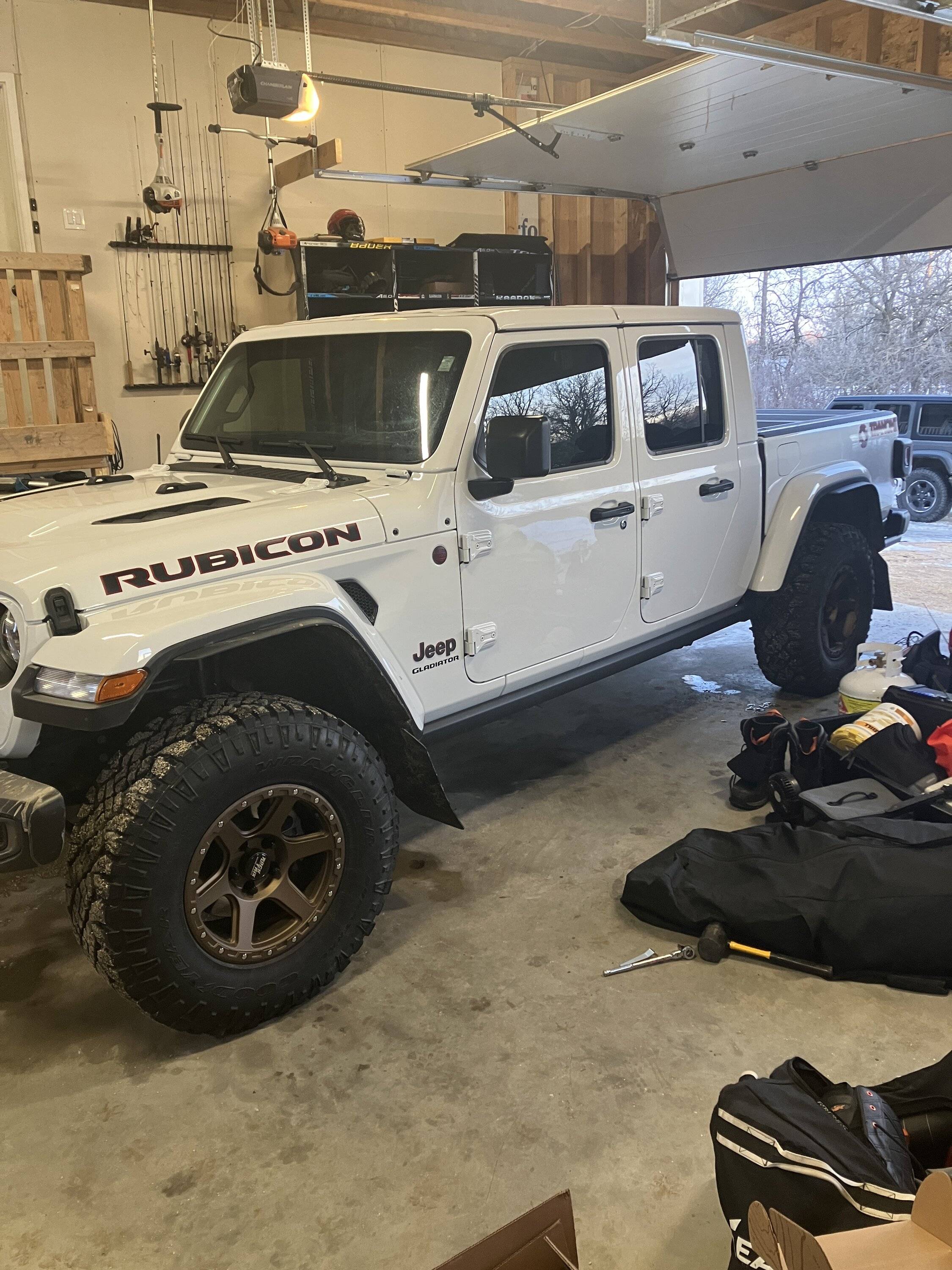 Jeep Gladiator New 23 White JTRD owner IMG_3024