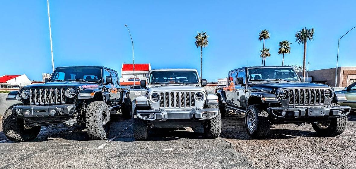 Jeep Gladiator Just Some JTs Hangin' Out 431721534_1716726585402920_5205240229643488537_n