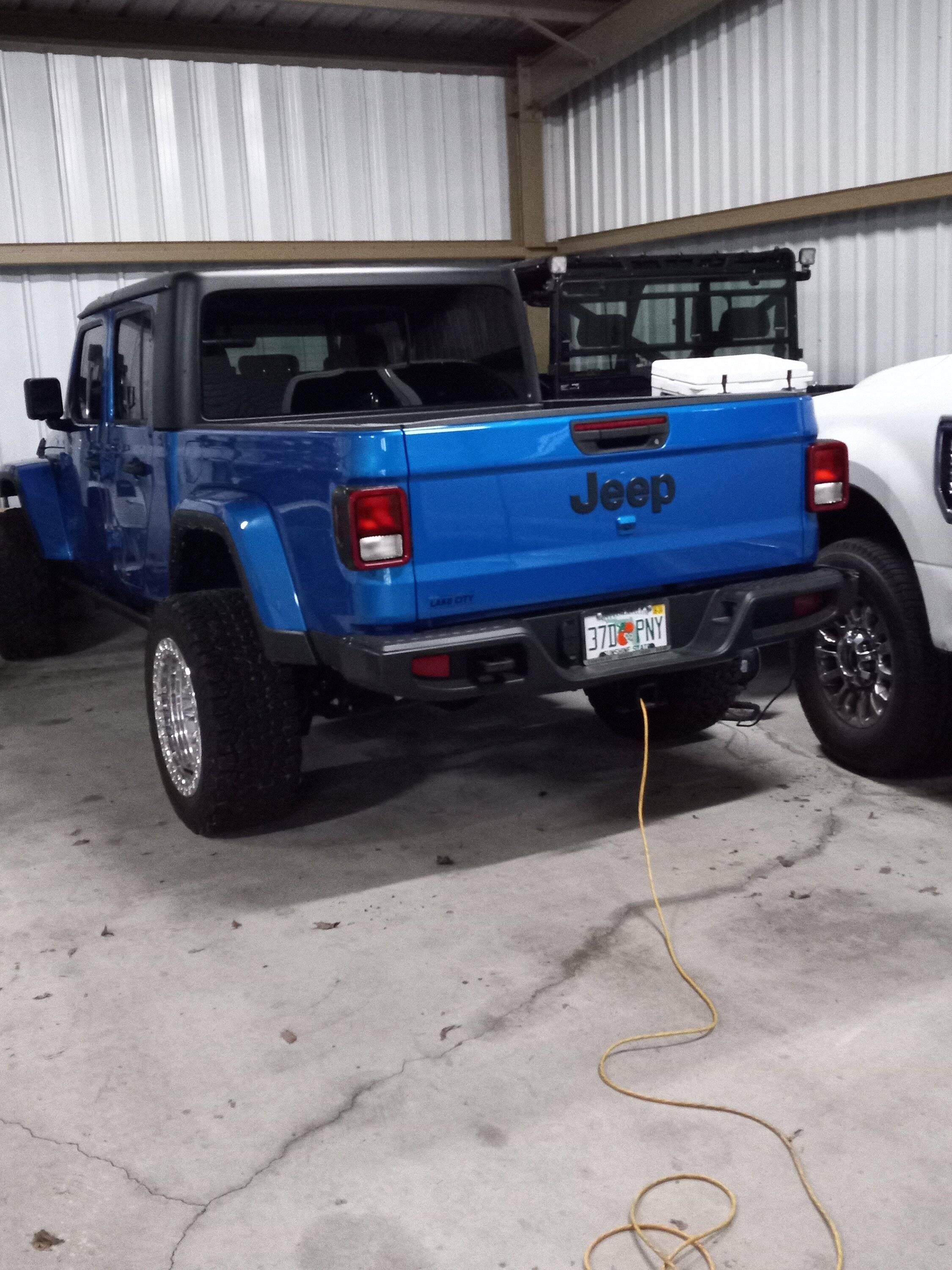 Jeep Gladiator NUUB WITH LIFT QUESTIONS (2022 GLADIATOR) 20240116_094354