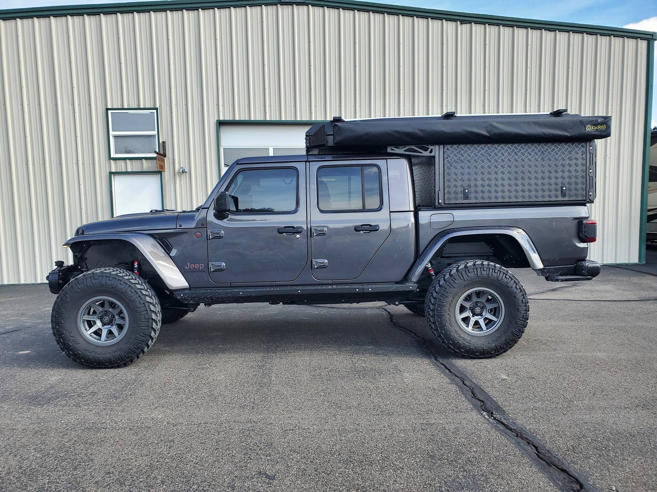 Jeep Gladiator Rear spring question for a Alu-Cab Canopy Camper 20240313_103138