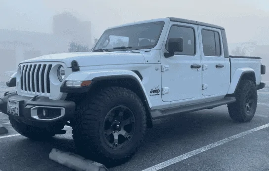 Jeep Gladiator Bronze or black rims on all white Gladiator? 1710376972418-tc