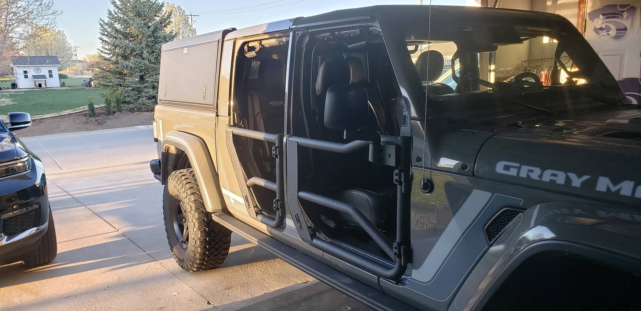 Jeep Gladiator Pics with tube doors -- post yours 20230412_193107