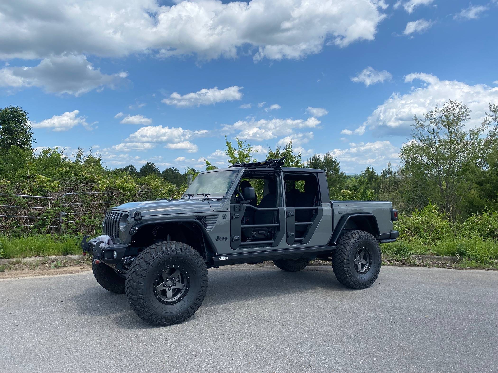 Jeep Gladiator Reverse mullet. Party in the front, business in back. SUNRIDER PICS - Post Yours! IMG_1482