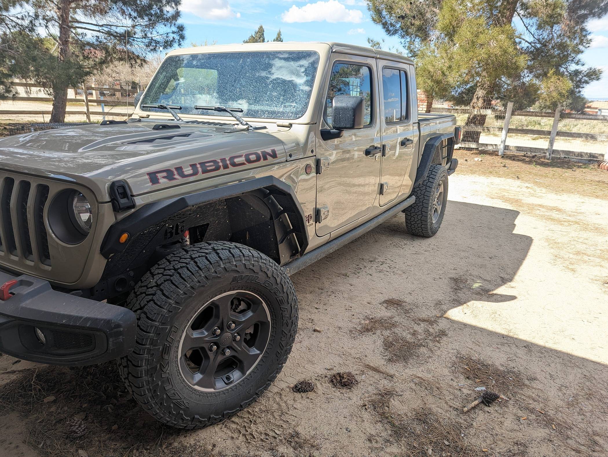 Jeep Gladiator The process begins: Overland, rock crawler, and towing all in one 1000000689