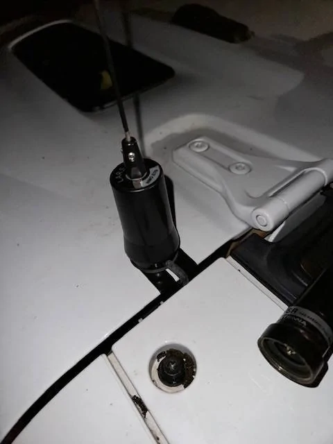 Jeep Gladiator Low profile antennas IMG_2532
