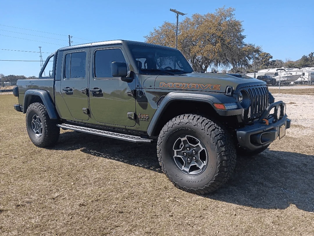 Jeep Gladiator Ordering new 2024 Mojave Steel Bumper with orange tow hooks 1710864679119-66