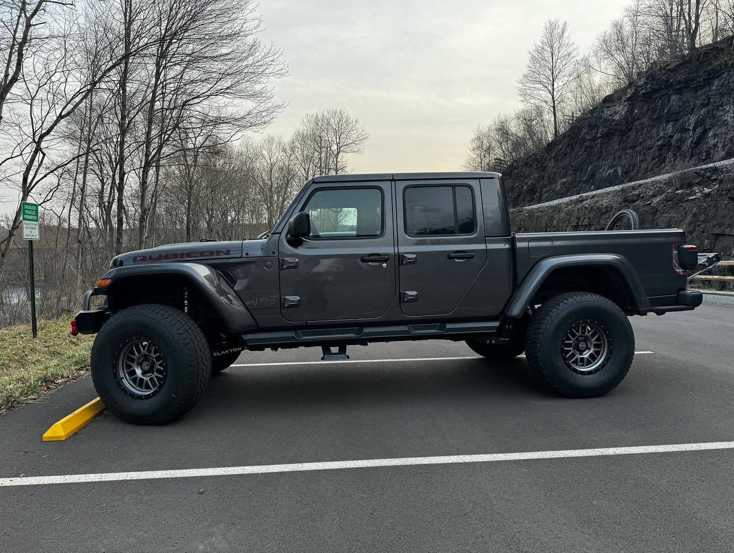 Jeep Gladiator GRANITE CRYSTAL JT Gladiator Club 16C20F06-126C-4843-8BA4-D55E1E039D85