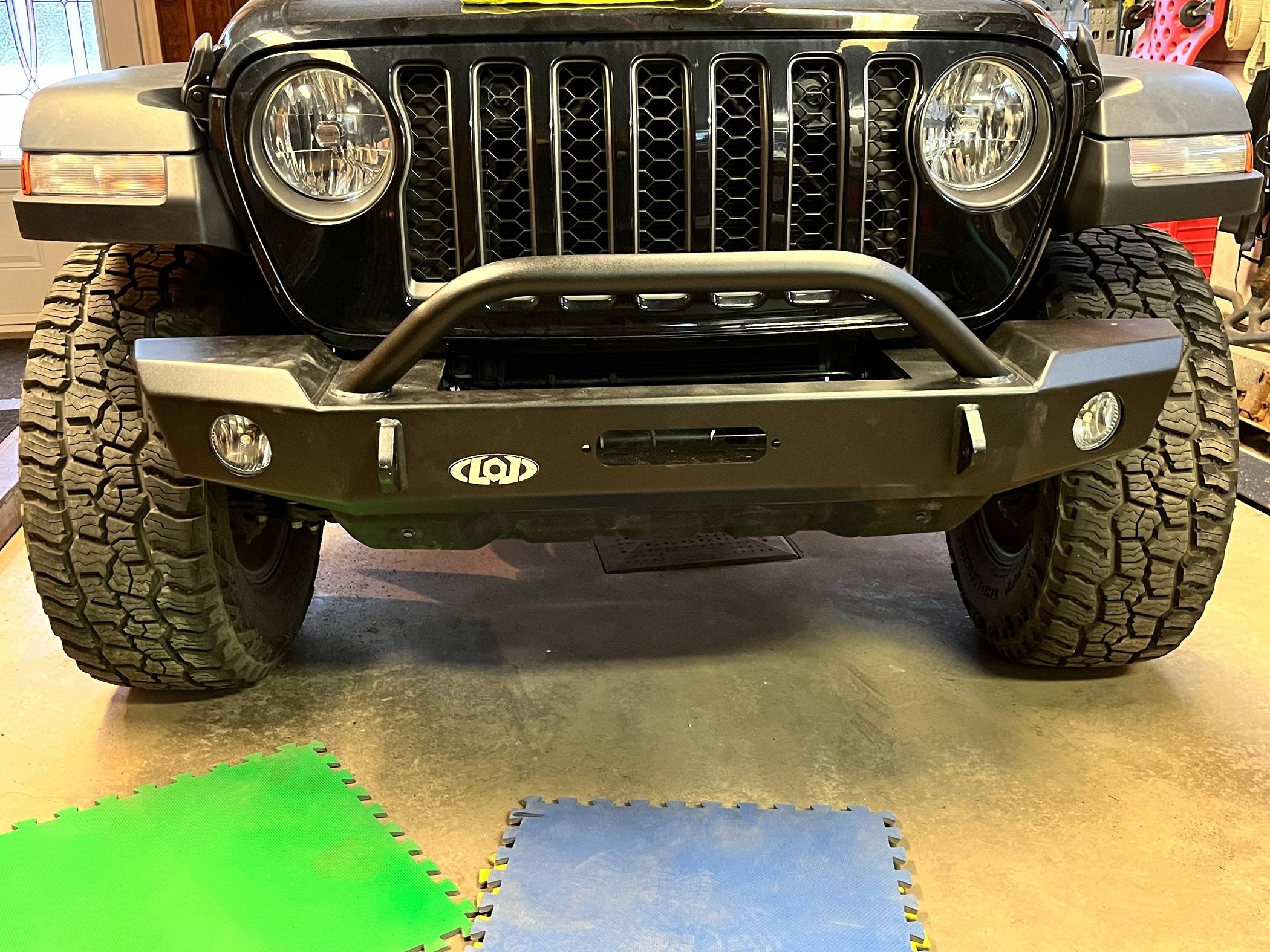 Jeep Gladiator Stubby vs. full-width front bumper IMG_7434