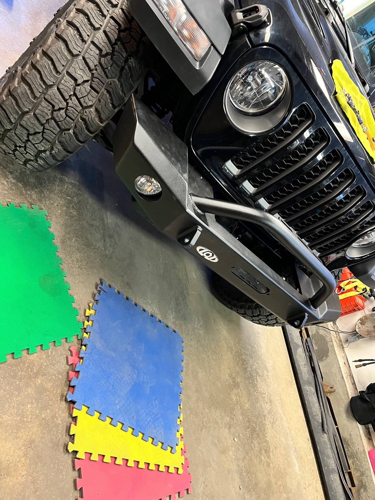 Jeep Gladiator Stubby vs. full-width front bumper IMG_7435