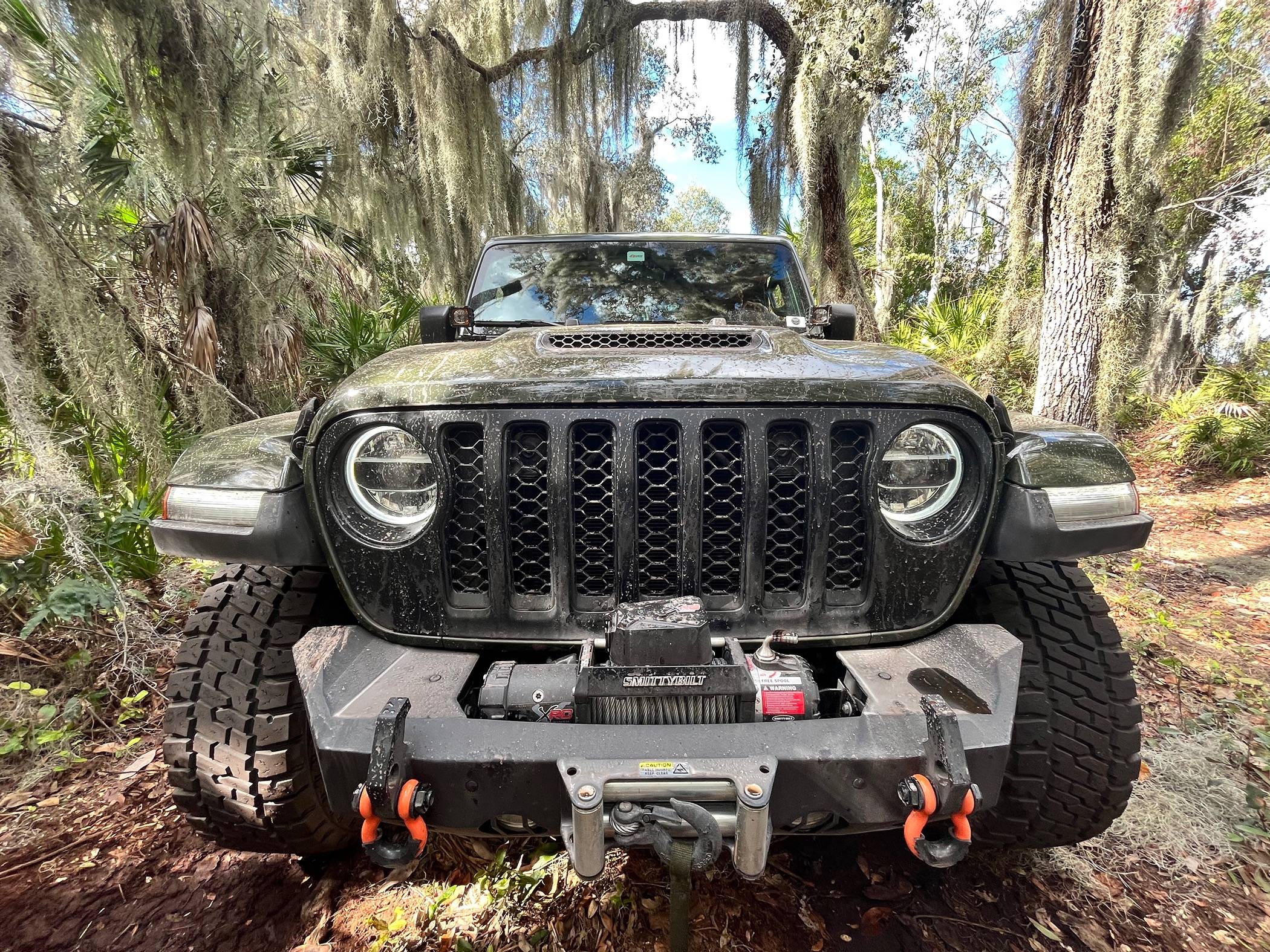 Jeep Gladiator Stubby vs. full-width front bumper IMG_9935
