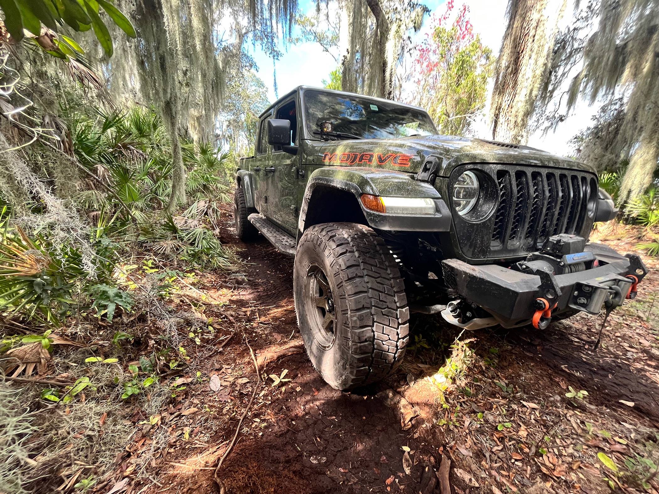 Jeep Gladiator Stubby vs. full-width front bumper IMG_9934