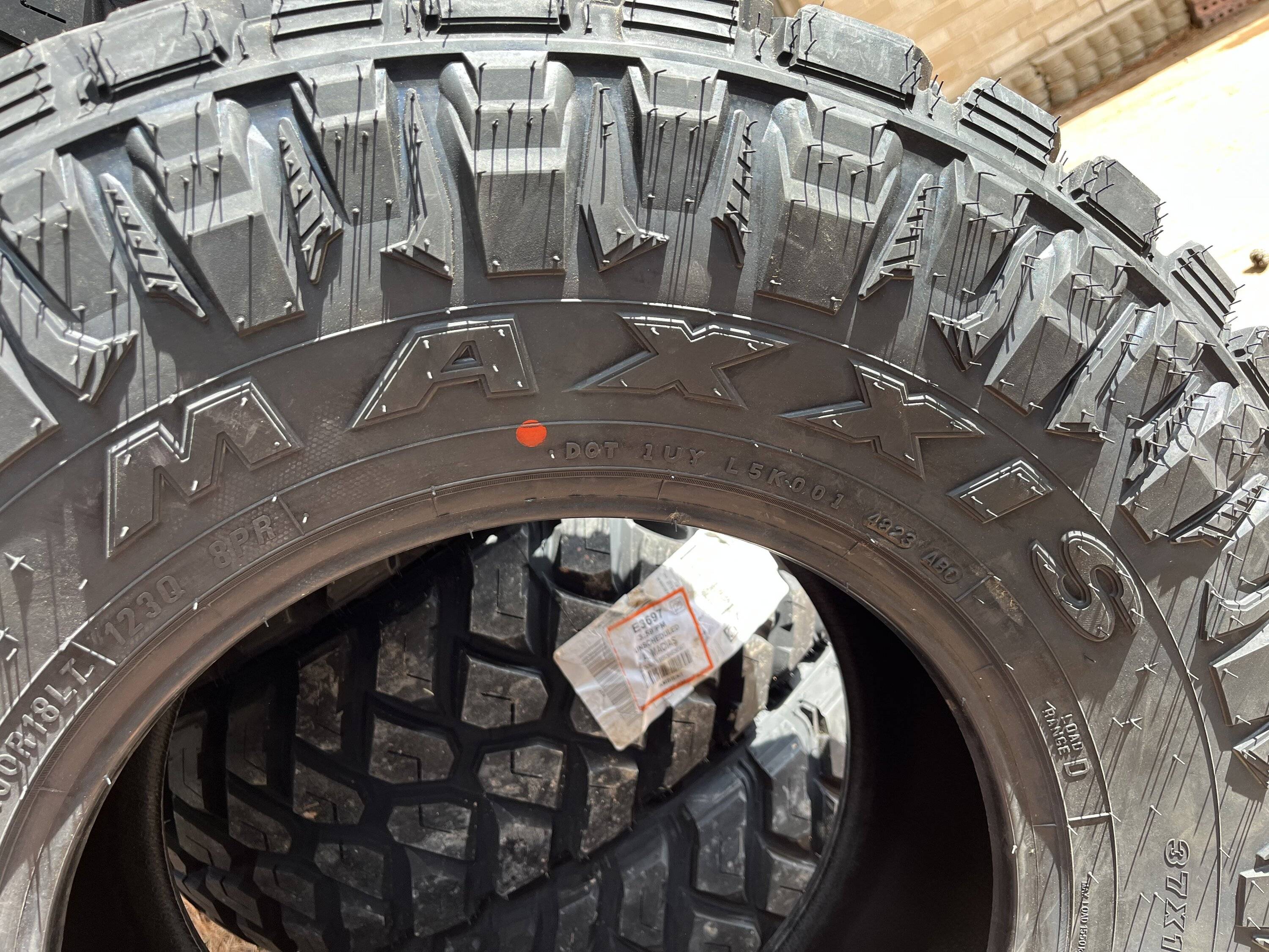 Jeep Gladiator Set of 5 - New Maxxis RAZR MT's 37x12.5r18 IMG_9174.JPG