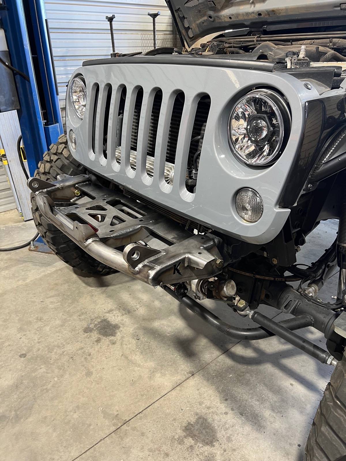 Jeep Gladiator Stubby vs. full-width front bumper IMG_2812