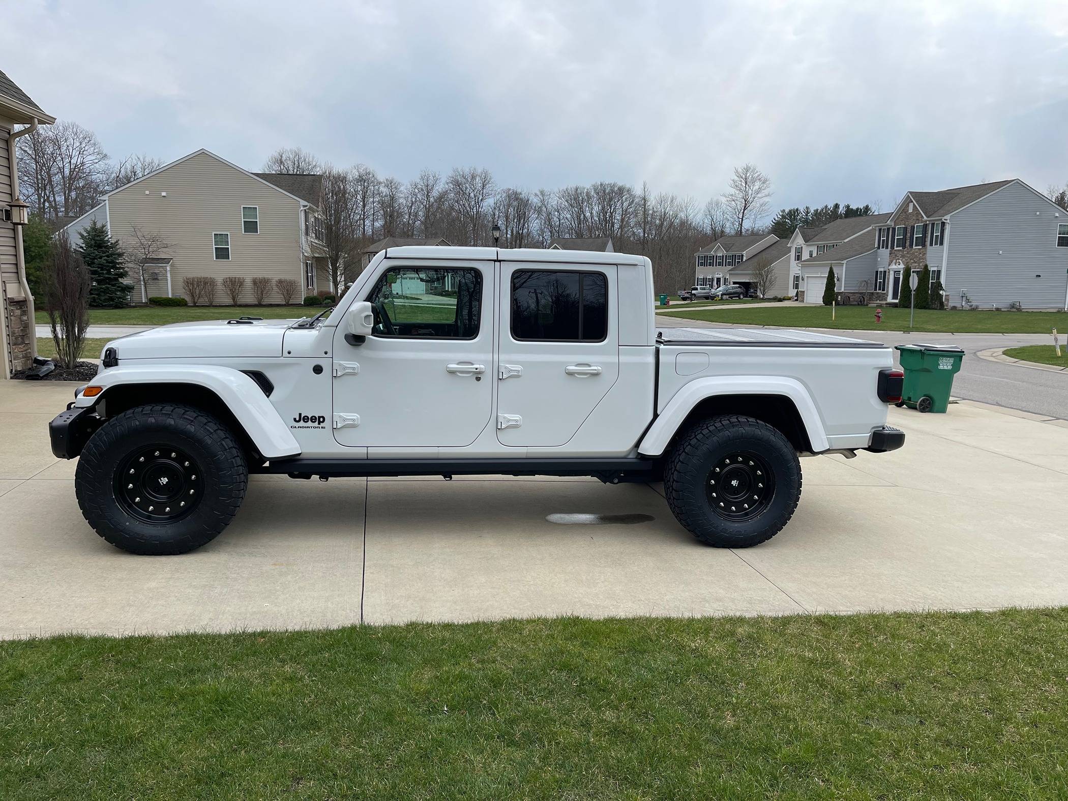 Jeep Gladiator 35s and No Lift Thread IMG_0452