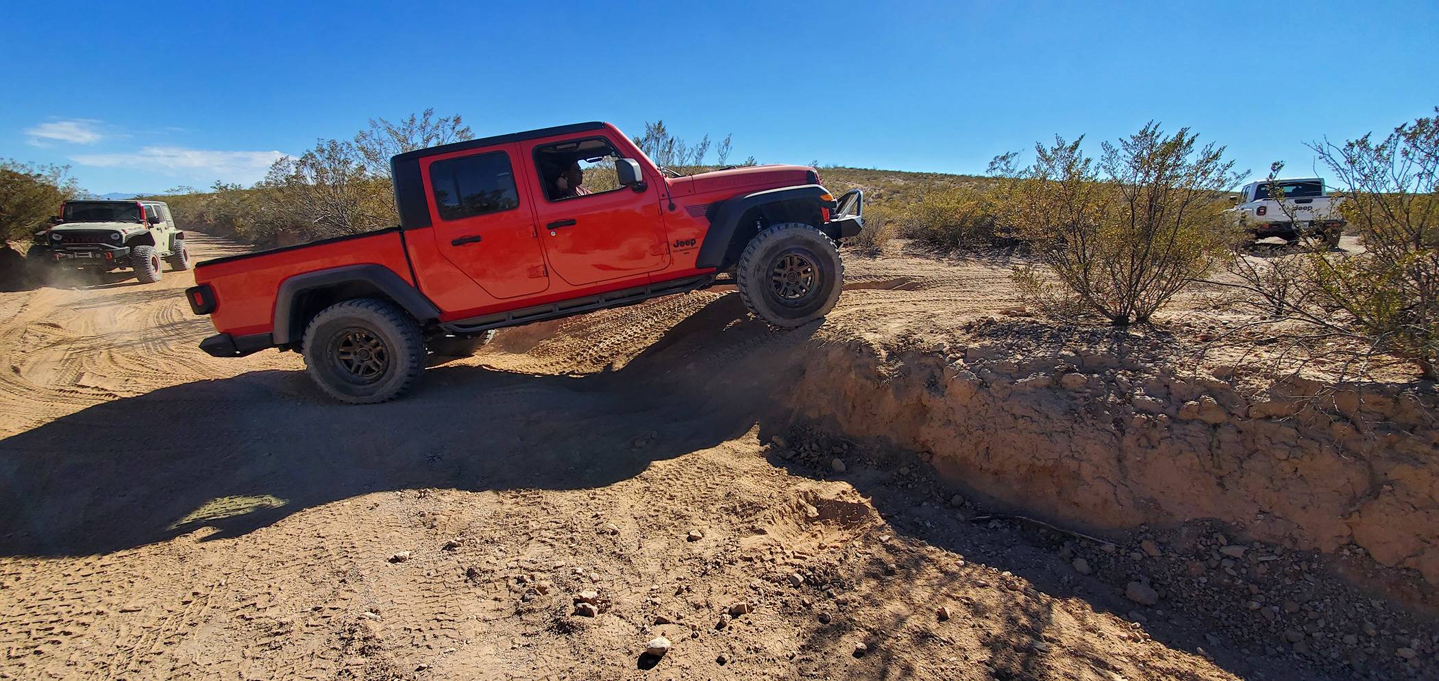 Jeep Gladiator Miss Red's build thread. AVHR6111.JPG