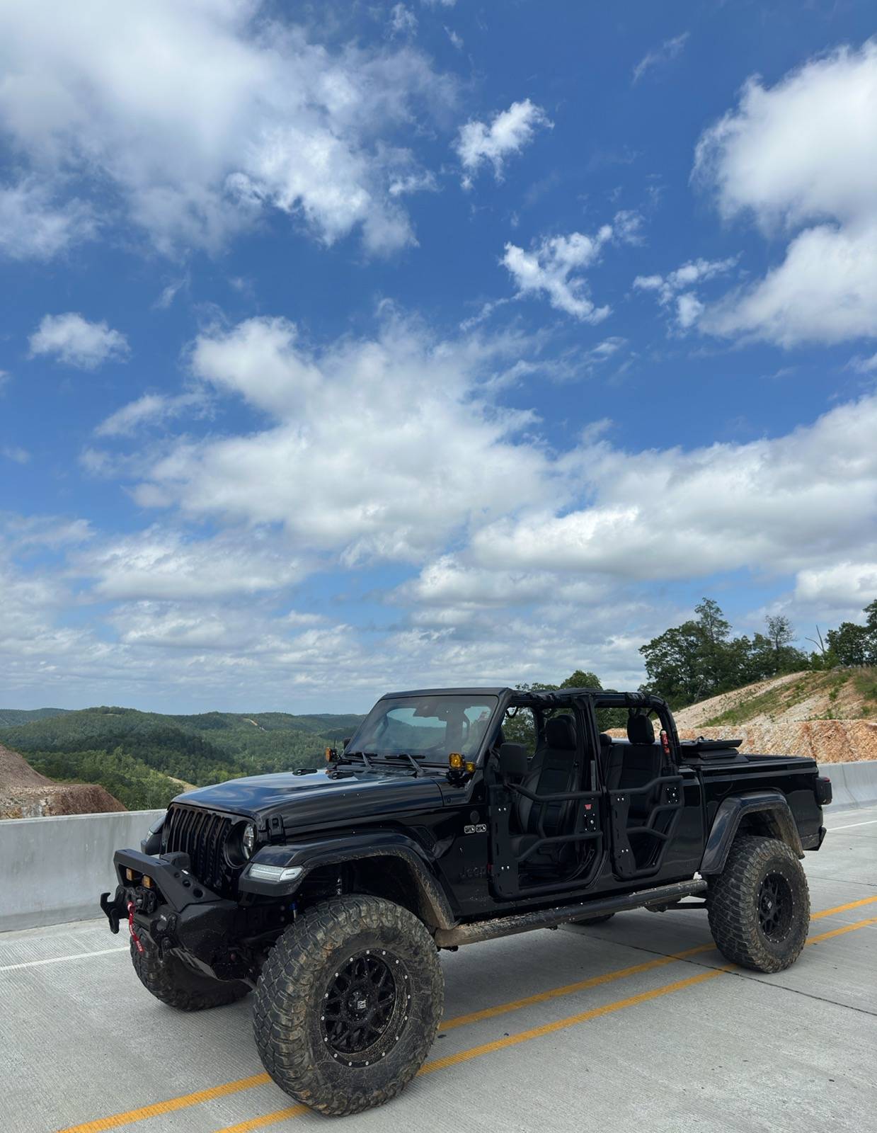 Jeep Gladiator Pics with tube doors -- post yours IMG_1695