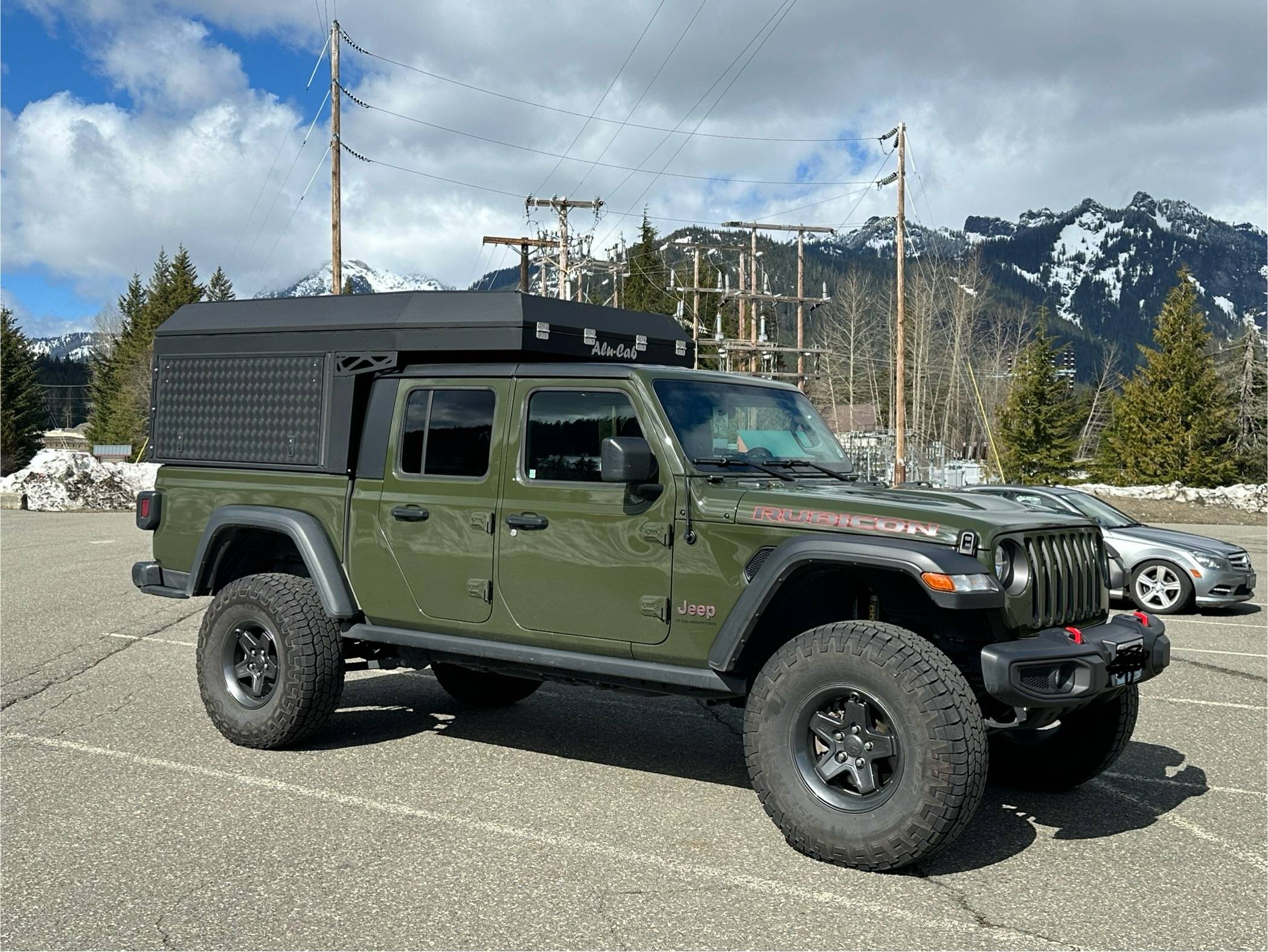 Jeep Gladiator Alu-Cab Canopy Camper Roll Call IMG_3021