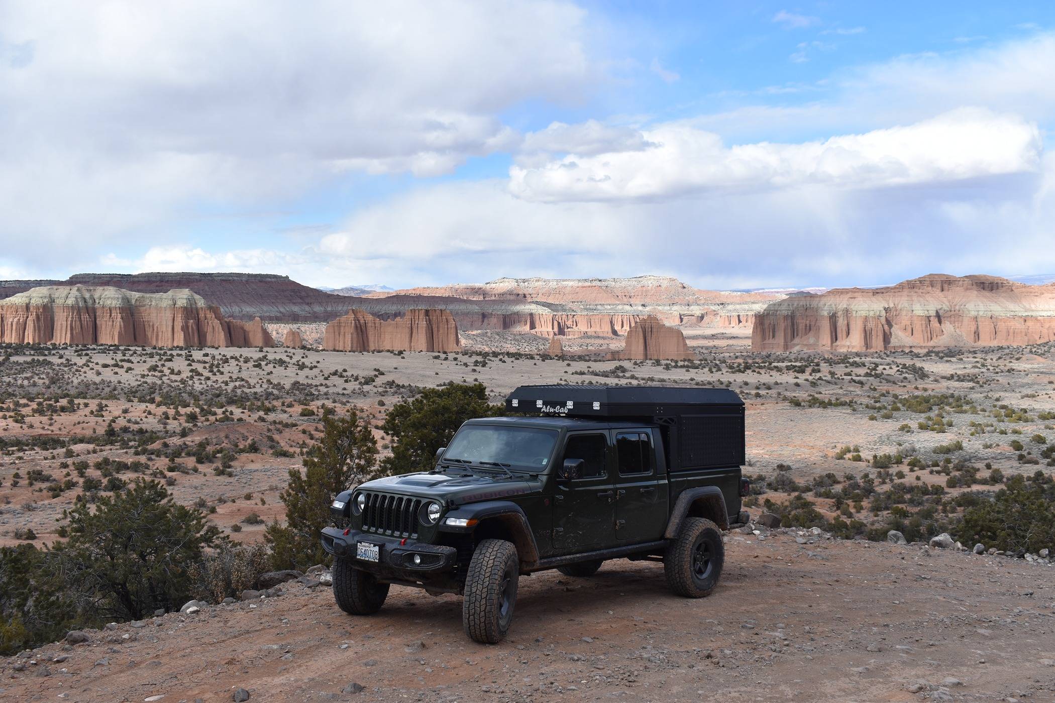 Jeep Gladiator Alu-Cab Canopy Camper Roll Call DSC_0020.JPG
