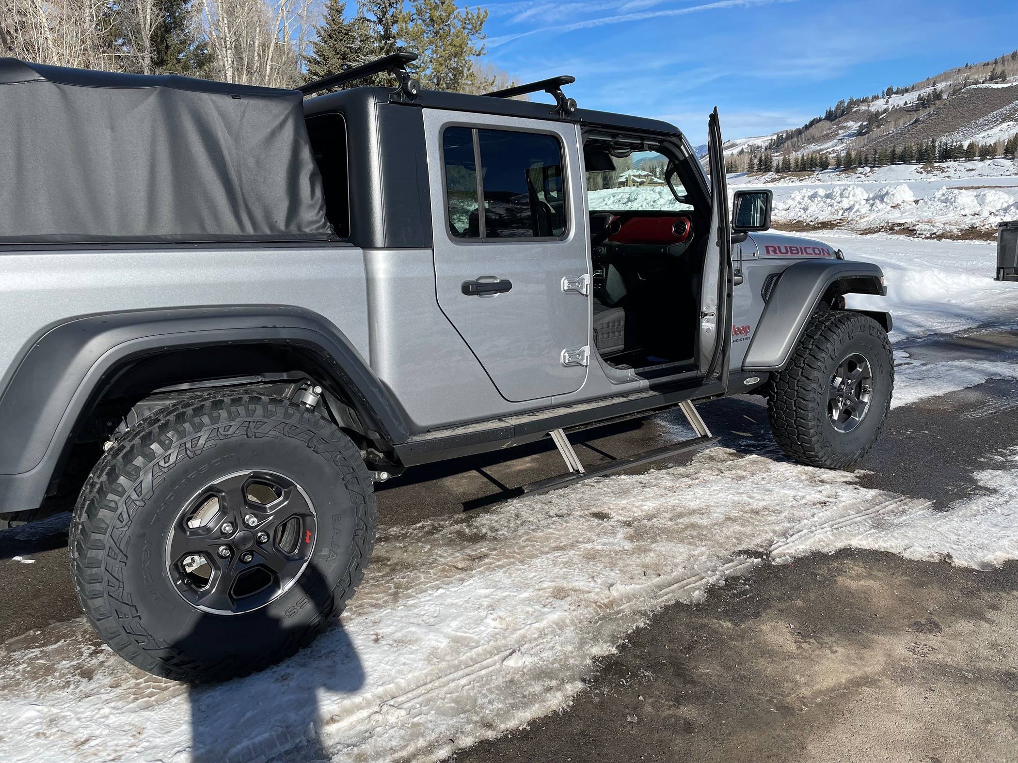 Jeep Gladiator Steps or Sliders....hhhmmm IMG_2303