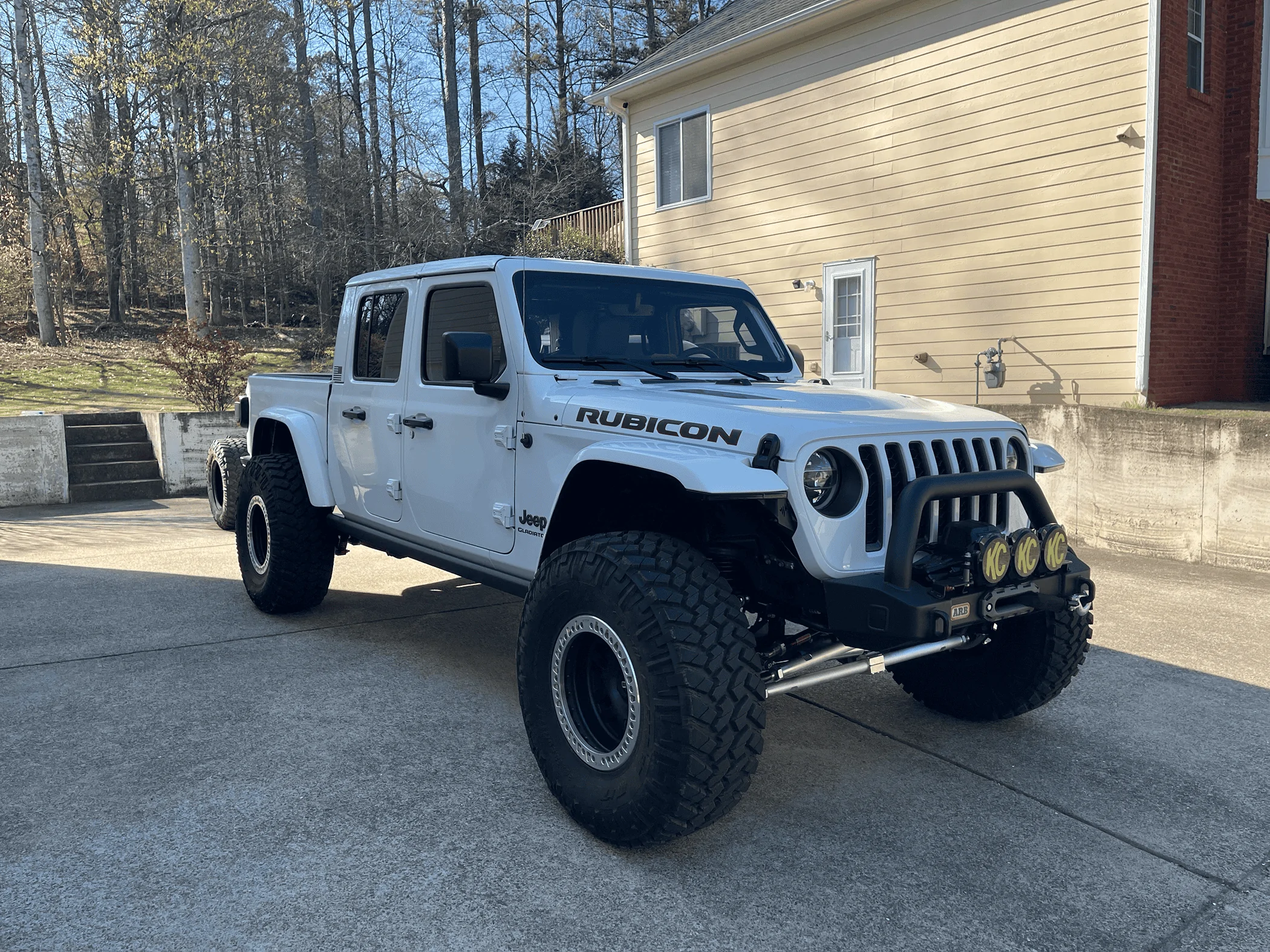 Jeep Gladiator Lets see all those Gladiators with lifts and bigger tires! tempImagenYqd2U