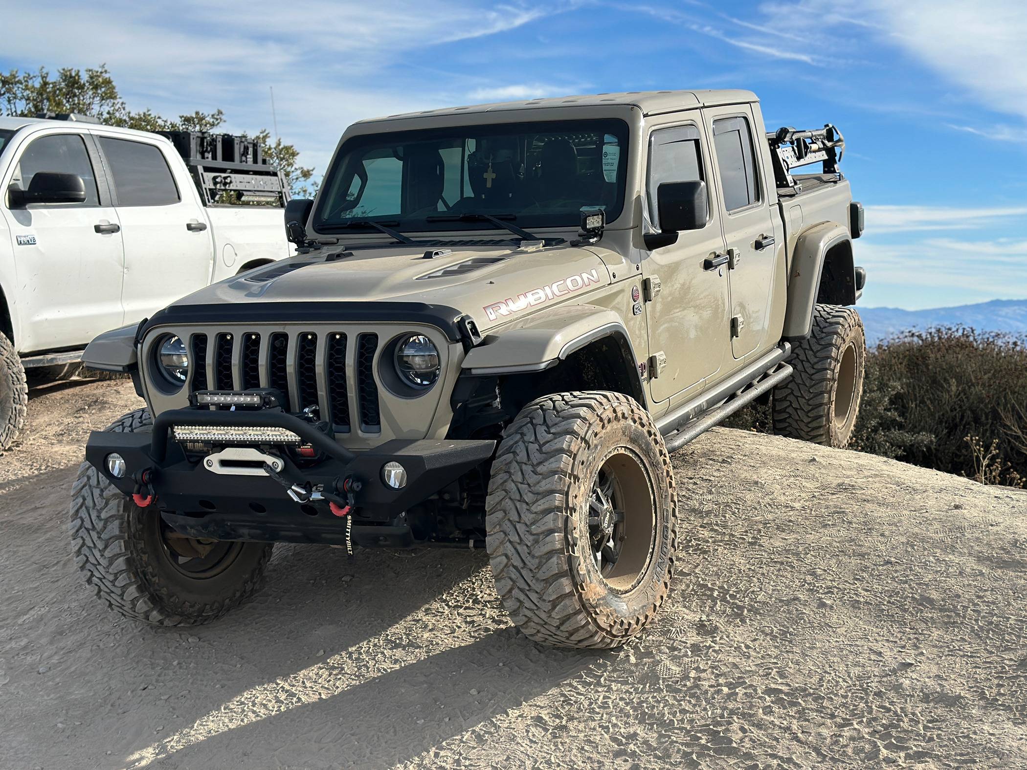 Jeep Gladiator Steps or Sliders....hhhmmm IMG_1173
