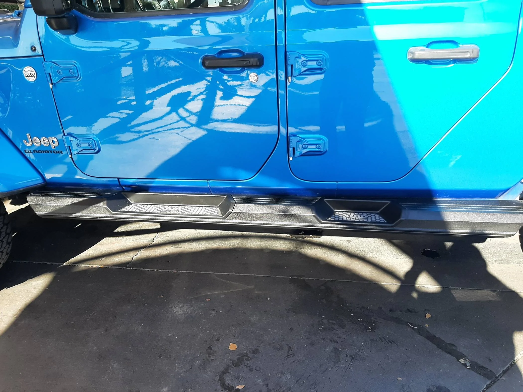 Jeep Gladiator Steps or Sliders....hhhmmm 20231228_130007