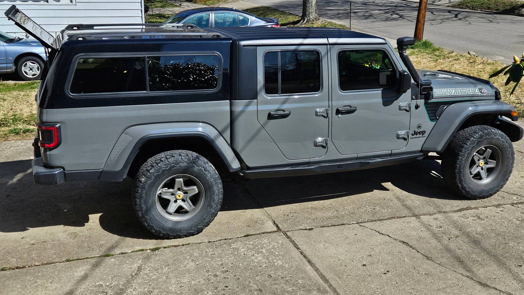 Jeep Gladiator Show me your bed/tail stripes! 20240328_113232