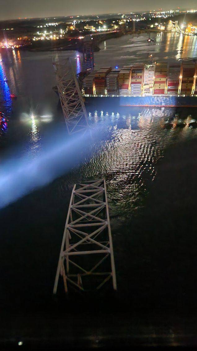 Jeep Gladiator JT driver heads towards collapsed Baltimore bridge image000000.JPG