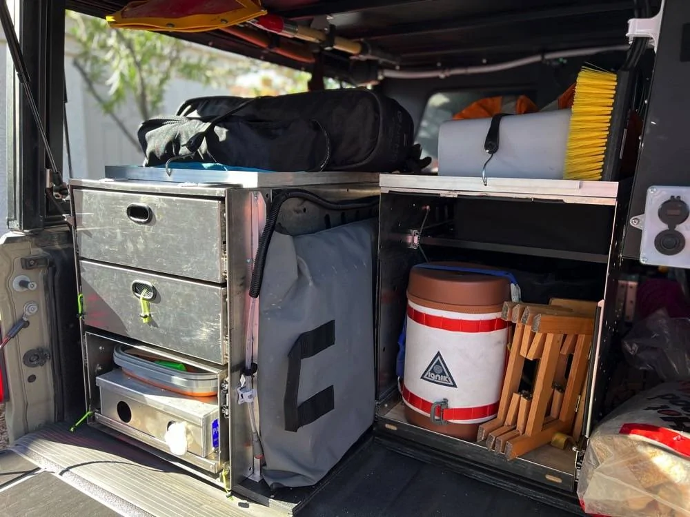 Jeep Gladiator Bed kitchen - how to secure? 45_KitchenStowed