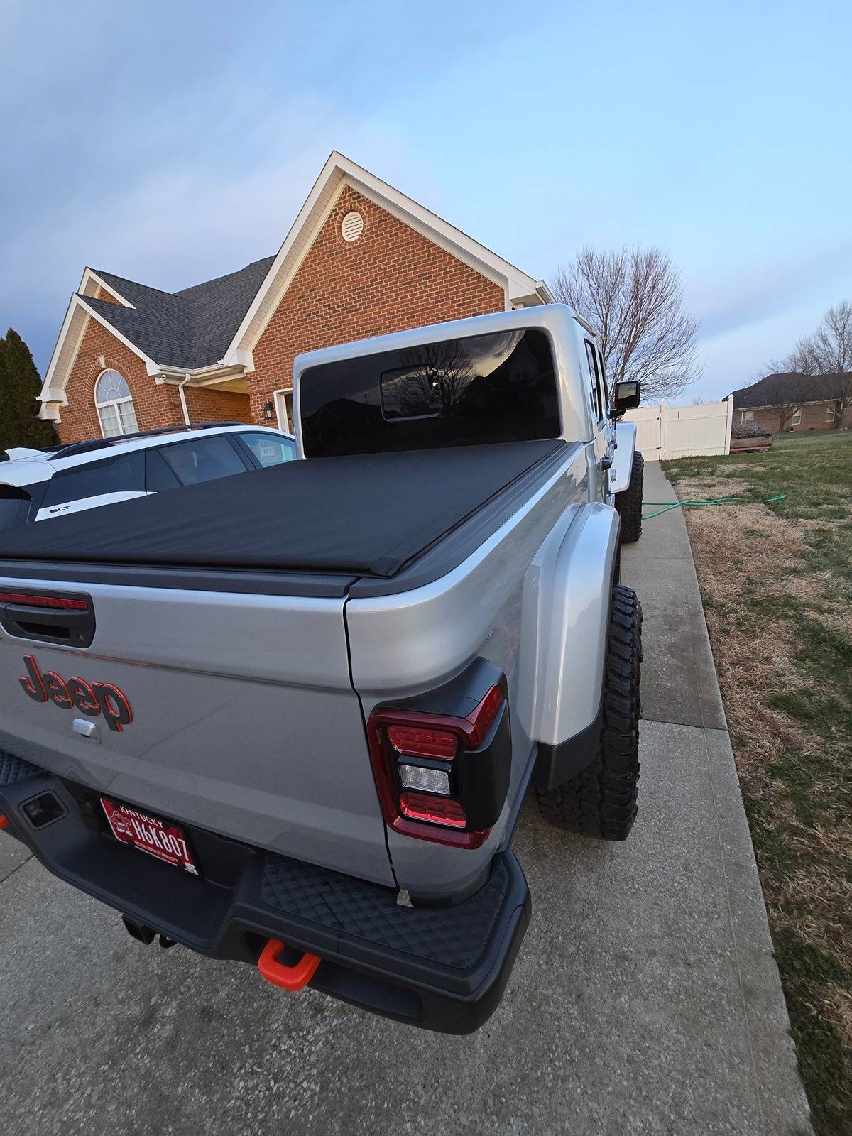 Jeep Gladiator Looking for opinions on tonneau cover 20240225_174031