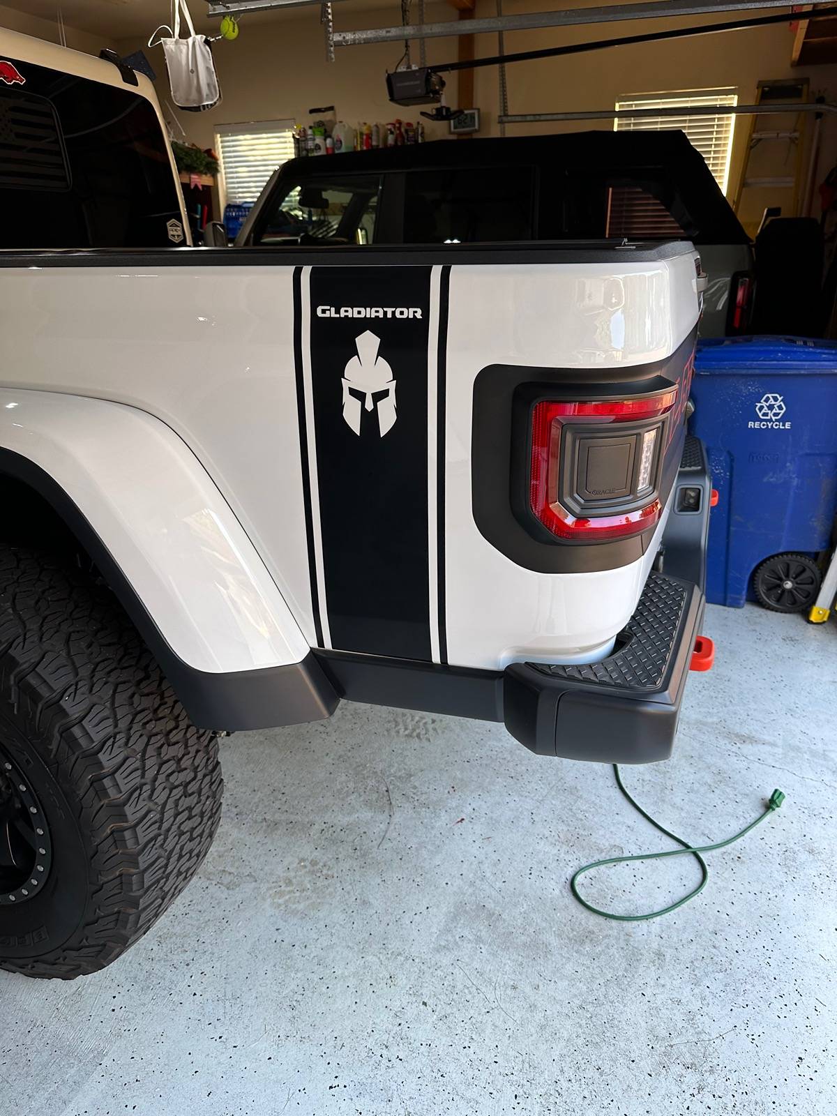 Jeep Gladiator Show me your bed/tail stripes! IMG_5945