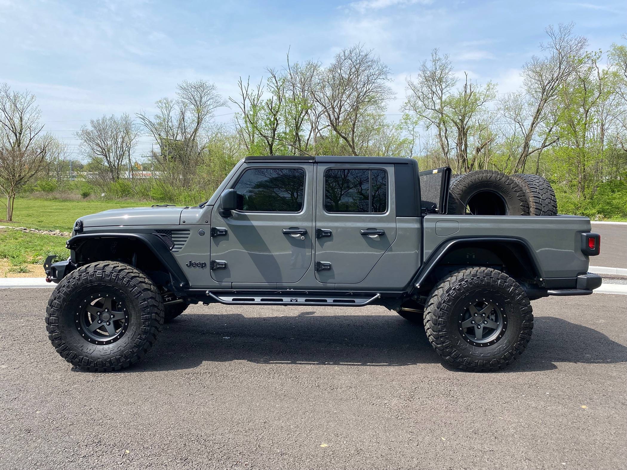 Jeep Gladiator Silly Question - 37s in Bed? IMG_1363
