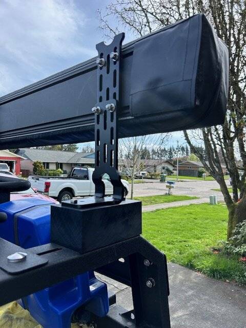 Jeep Gladiator Fishbone half rack awning mount IMG_2738