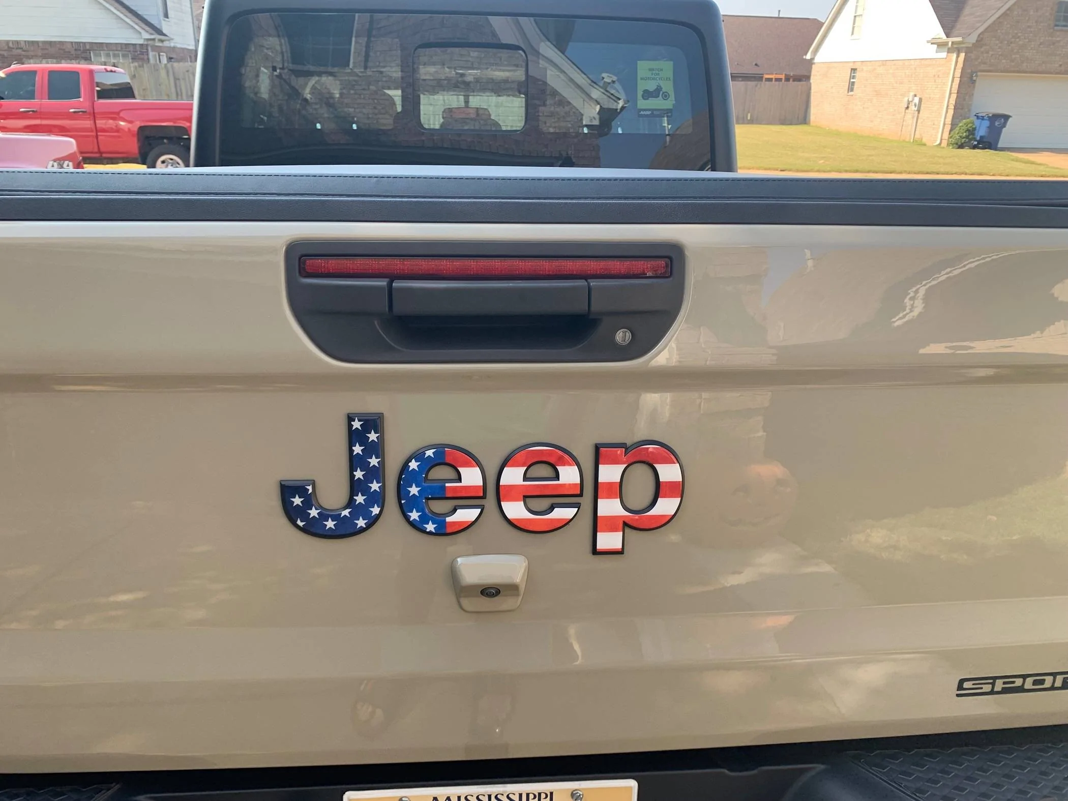 Jeep Gladiator Show me your bed/tail stripes! IMG_2303