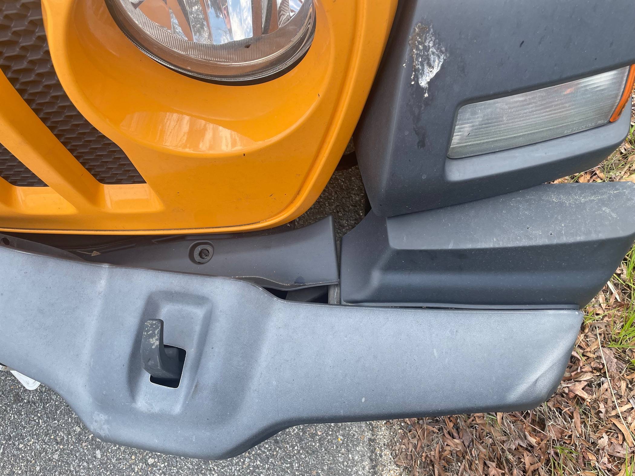Jeep Gladiator Front bumper crushed from truck tow hitch IMG_7547